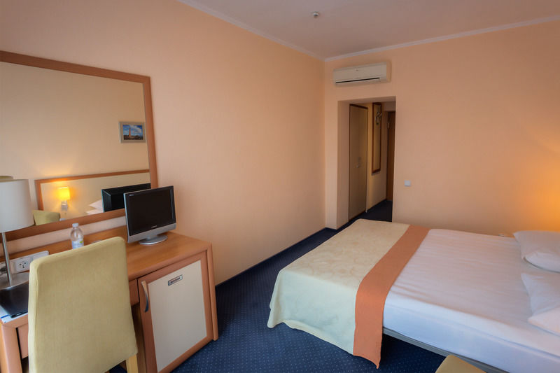 Intourist Hotel Zaporizhia Exterior foto
